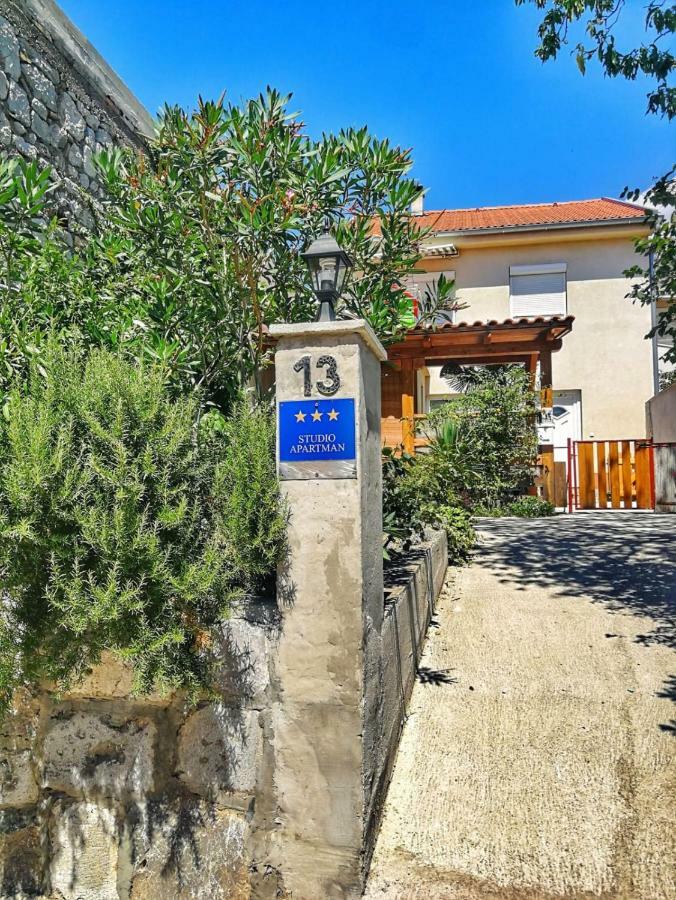 亚斯米娜公寓 塞尼 外观 照片